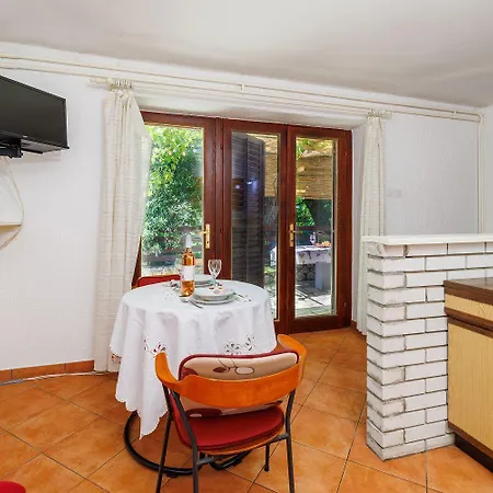 Hundefreundliches Nur 300 Meter Zum Sandstrand Mit Meerblick Apartamento Crikvenica